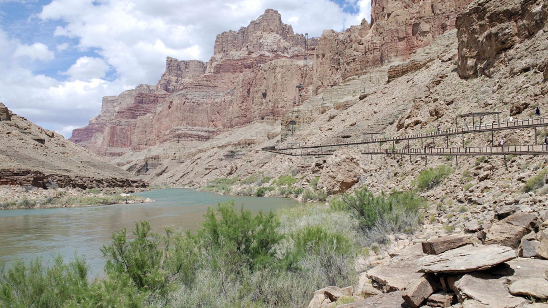 Tribe considers plan to build tram, hotel in Grand Canyon